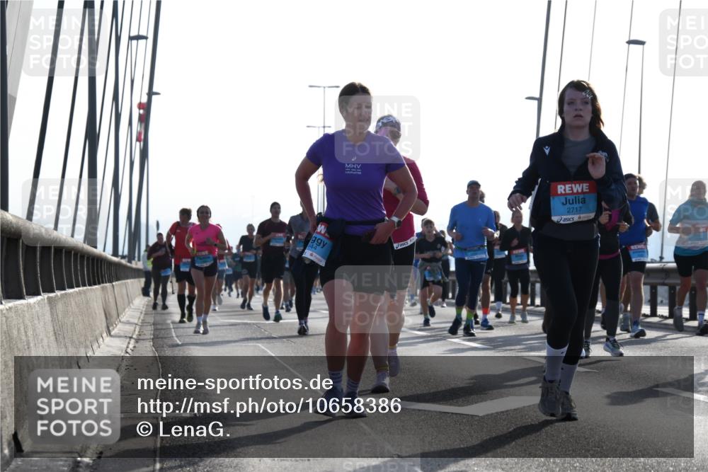 03.10.2026 - Köhlbrandbrückenlauf LenaG. http://msf.ph/oto/10658386 03.10.2026 09:28:01 Position 1 44, 2717 meine-sportfotos.de