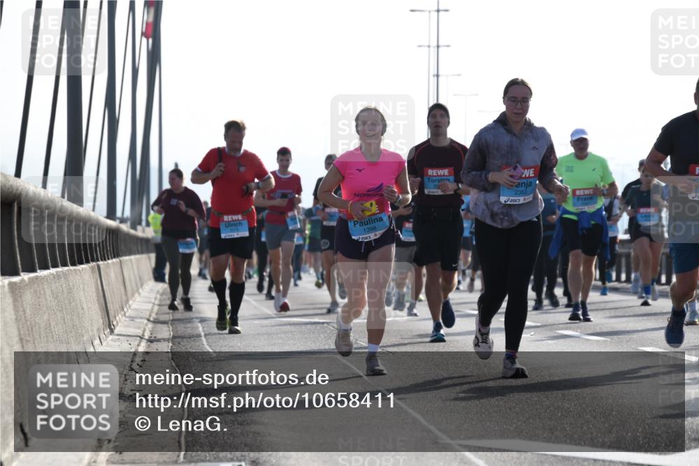 03.10.2026 - Köhlbrandbrückenlauf LenaG. http://msf.ph/oto/10658411 03.10.2026 09:28:05 Position 1 1398, 2353 meine-sportfotos.de