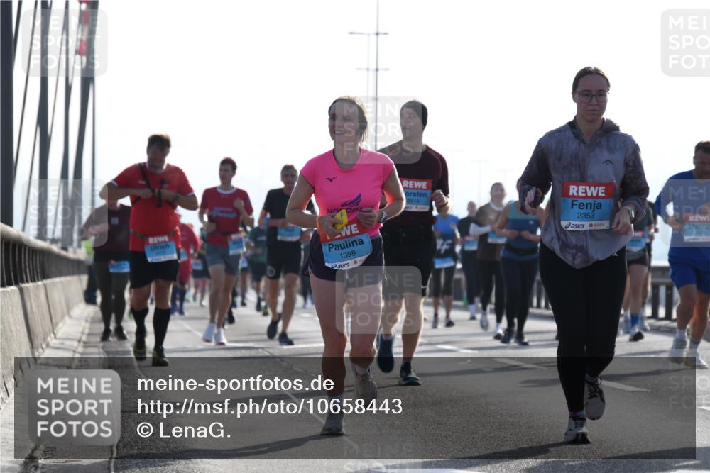 03.10.2026 - Köhlbrandbrückenlauf LenaG. http://msf.ph/oto/10658443 03.10.2026 09:28:07 Position 1 1398, 2614, 2353 meine-sportfotos.de