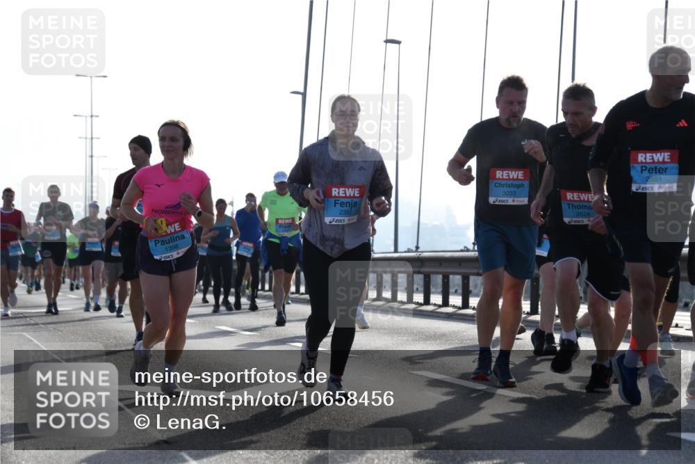 03.10.2026 - Köhlbrandbrückenlauf LenaG. http://msf.ph/oto/10658456 03.10.2026 09:28:08 Position 1 2353, 3033, 2624, 2651, 1398 meine-sportfotos.de