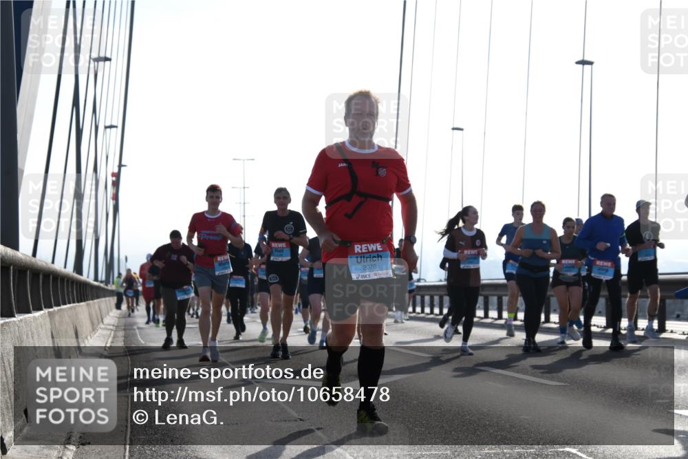 03.10.2026 - Köhlbrandbrückenlauf LenaG. http://msf.ph/oto/10658478 03.10.2026 09:28:15 Position 1 2078 meine-sportfotos.de