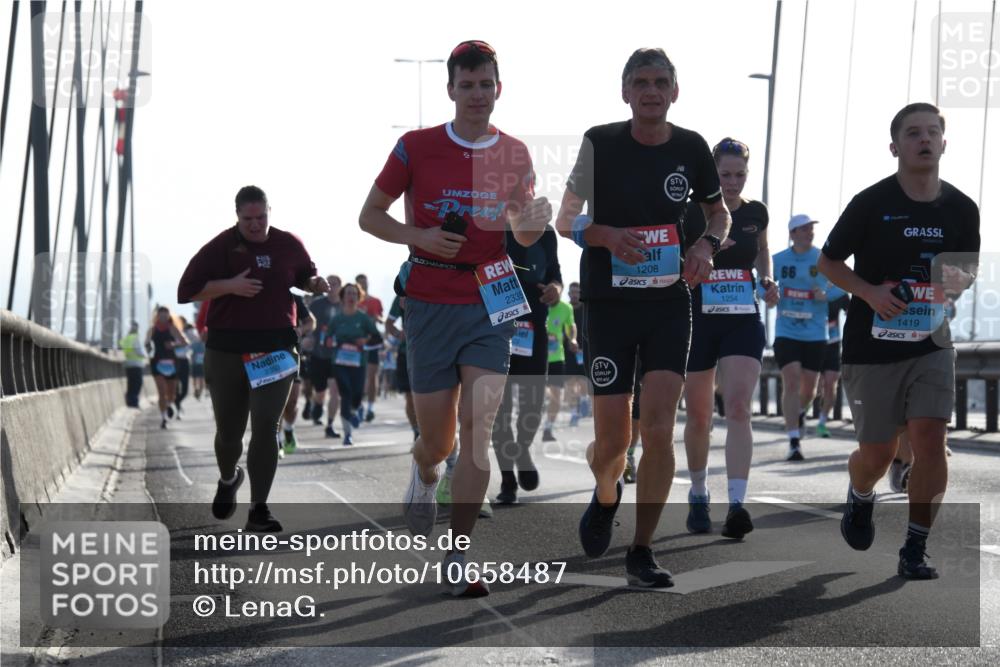 03.10.2026 - Köhlbrandbrückenlauf LenaG. http://msf.ph/oto/10658487 03.10.2026 09:28:17 Position 1 2350, 1208, 2335, 1254, 66, 1, 1419 meine-sportfotos.de