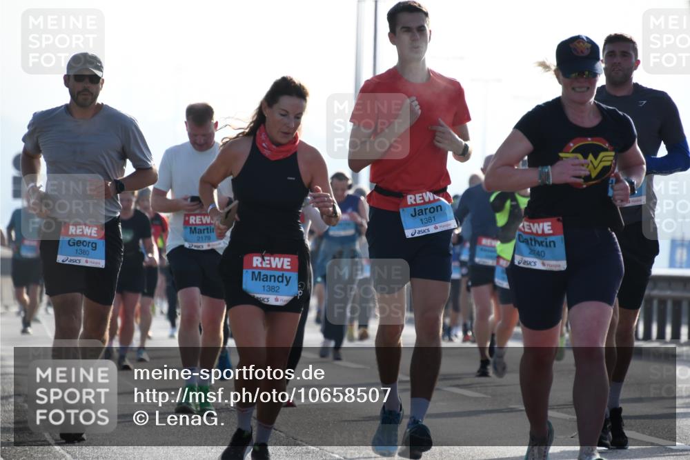 03.10.2026 - Köhlbrandbrückenlauf LenaG. http://msf.ph/oto/10658507 03.10.2026 09:28:28 Position 1 1380, 2179, 1382, 1381, 2740 meine-sportfotos.de