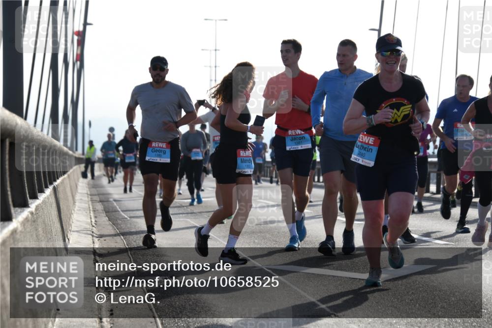 03.10.2026 - Köhlbrandbrückenlauf LenaG. http://msf.ph/oto/10658525 03.10.2026 09:28:33 Position 1 1380, 1382, 1381, 240, 2680 meine-sportfotos.de