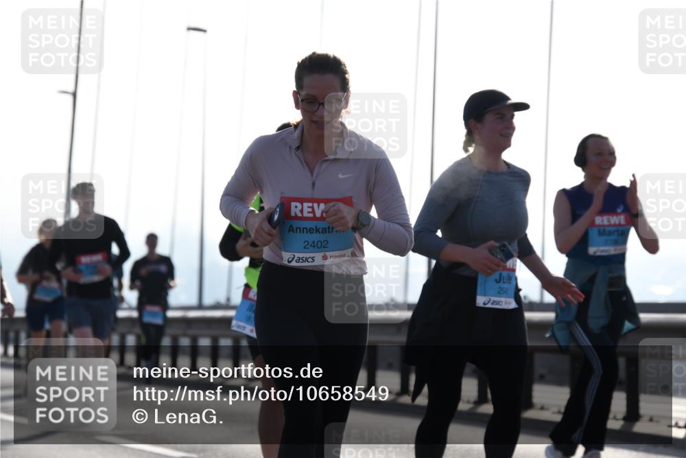 03.10.2026 - Köhlbrandbrückenlauf LenaG. http://msf.ph/oto/10658549 03.10.2026 09:28:42 Position 1 1, 2402, 250 meine-sportfotos.de