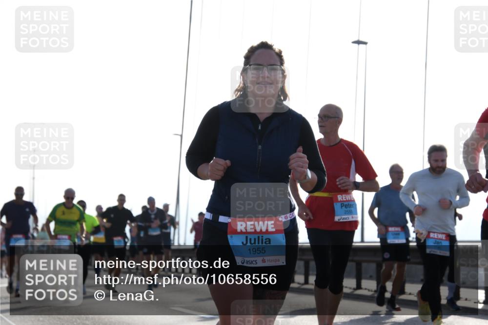 03.10.2026 - Köhlbrandbrückenlauf LenaG. http://msf.ph/oto/10658556 03.10.2026 09:28:49 Position 1 1955, 2555 meine-sportfotos.de