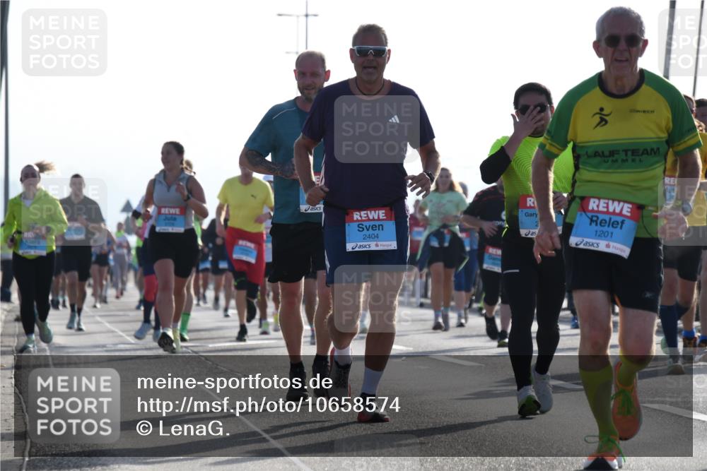 03.10.2026 - Köhlbrandbrückenlauf LenaG. http://msf.ph/oto/10658574 03.10.2026 09:28:53 Position 1 2, 2404, 1201 meine-sportfotos.de
