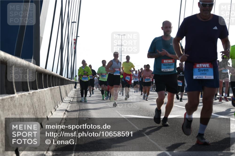 03.10.2026 - Köhlbrandbrückenlauf LenaG. http://msf.ph/oto/10658591 03.10.2026 09:28:58 Position 1 2464, 2404 meine-sportfotos.de