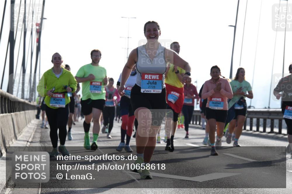 03.10.2026 - Köhlbrandbrückenlauf LenaG. http://msf.ph/oto/10658618 03.10.2026 09:29:00 Position 1 2678, 2728 meine-sportfotos.de