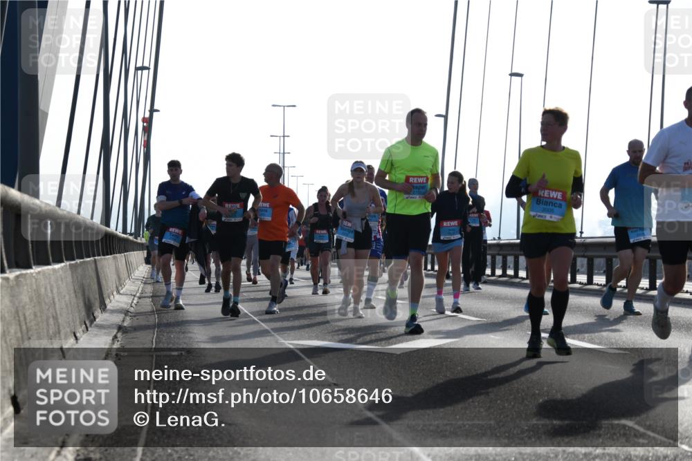 03.10.2026 - Köhlbrandbrückenlauf LenaG. http://msf.ph/oto/10658646 03.10.2026 09:29:14 Position 1 3005 meine-sportfotos.de