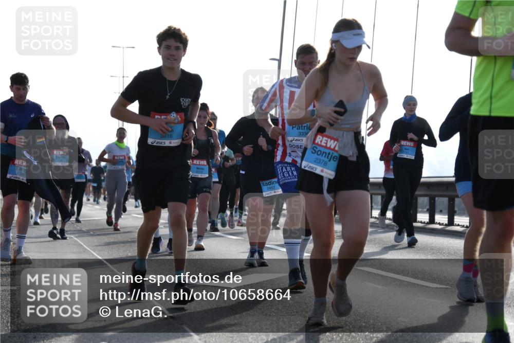 03.10.2026 - Köhlbrandbrückenlauf LenaG. http://msf.ph/oto/10658664 03.10.2026 09:29:18 Position 1 2769, 3816, 333, 2457, 2378 meine-sportfotos.de