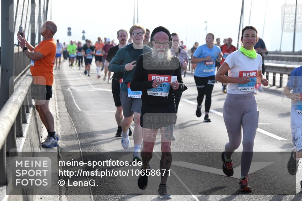 03.10.2026 - Köhlbrandbrückenlauf LenaG. http://msf.ph/oto/10658671 03.10.2026 09:29:25 Position 1 1729, 2549, 1271 meine-sportfotos.de