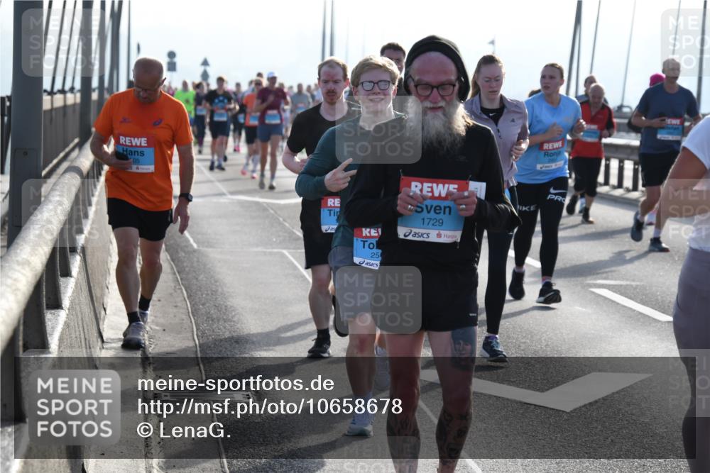 03.10.2026 - Köhlbrandbrückenlauf LenaG. http://msf.ph/oto/10658678 03.10.2026 09:29:27 Position 1 05, 25, 1729 meine-sportfotos.de