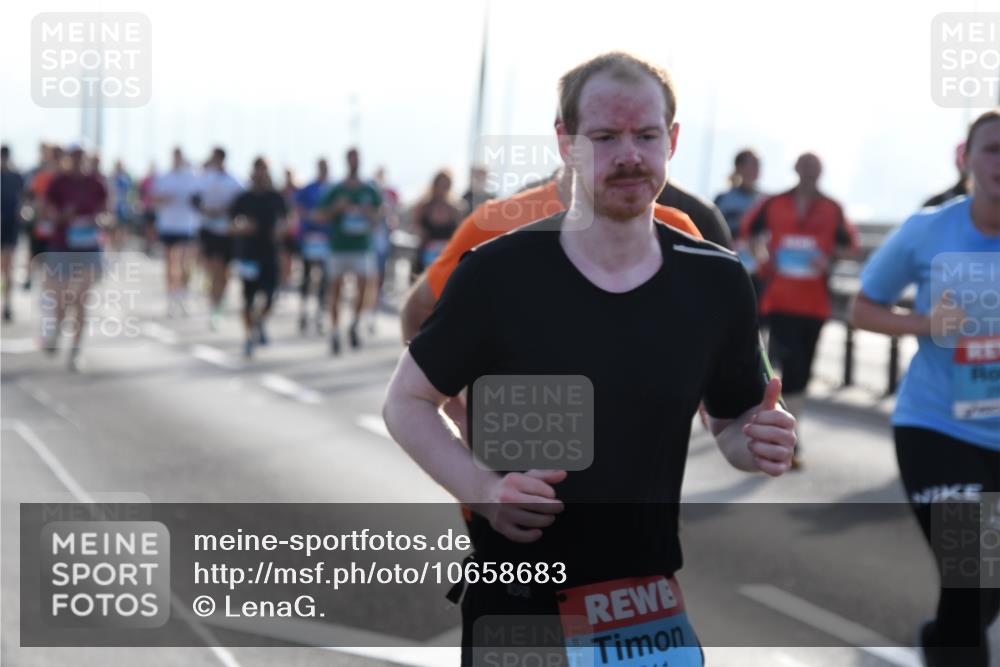 03.10.2026 - Köhlbrandbrückenlauf LenaG. http://msf.ph/oto/10658683 03.10.2026 09:29:30 Position 1  meine-sportfotos.de