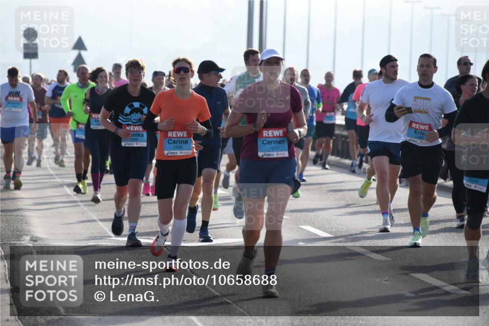 03.10.2026 - Köhlbrandbrückenlauf LenaG. http://msf.ph/oto/10658688 03.10.2026 09:29:33 Position 1 42, 195, 2565, 2706, 1217, 1383, 2529 meine-sportfotos.de
