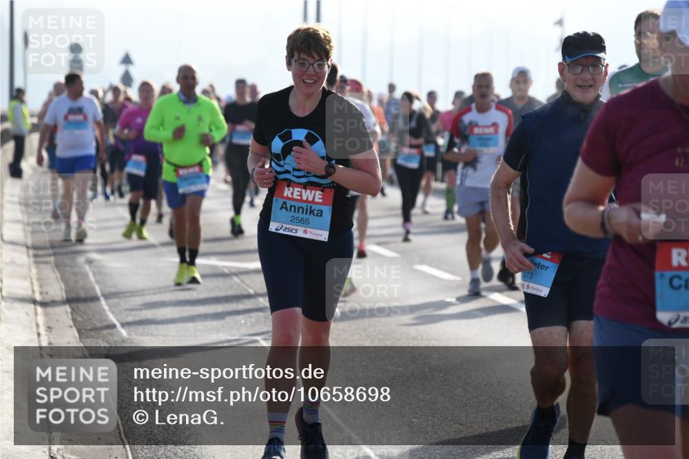 03.10.2026 - Köhlbrandbrückenlauf LenaG. http://msf.ph/oto/10658698 03.10.2026 09:29:42 Position 1 2565, 273 meine-sportfotos.de