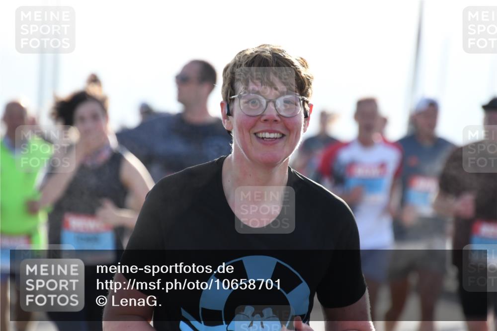 03.10.2026 - Köhlbrandbrückenlauf LenaG. http://msf.ph/oto/10658701 03.10.2026 09:29:45 Position 1  meine-sportfotos.de