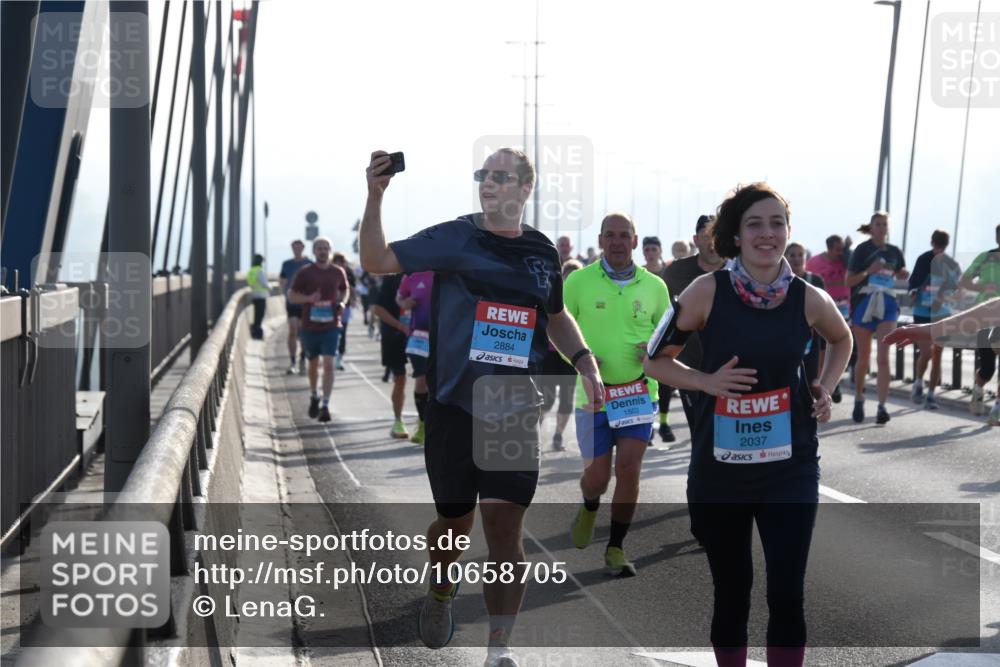 03.10.2026 - Köhlbrandbrückenlauf LenaG. http://msf.ph/oto/10658705 03.10.2026 09:29:48 Position 1 2884, 1503, 2037 meine-sportfotos.de