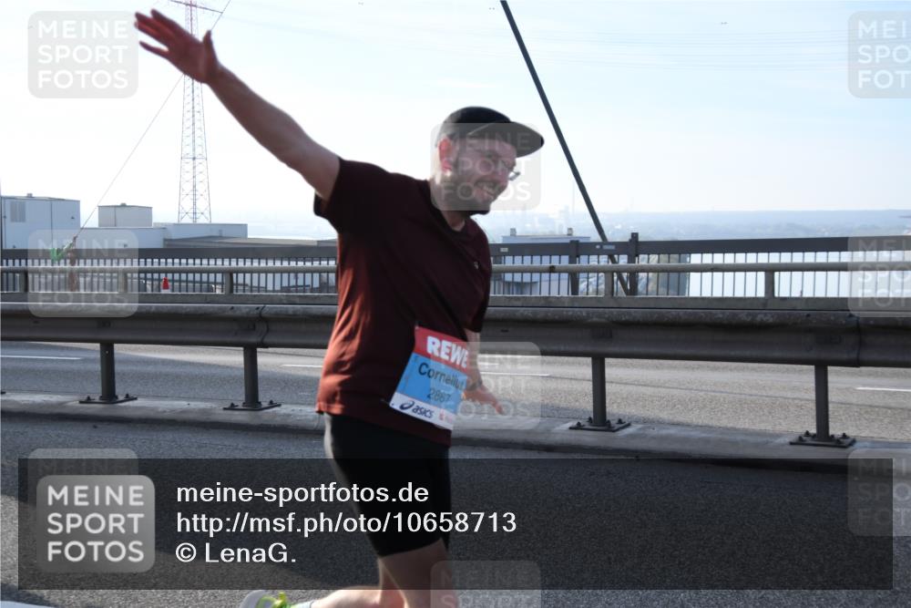 03.10.2026 - Köhlbrandbrückenlauf LenaG. http://msf.ph/oto/10658713 03.10.2026 09:29:52 Position 1 2867 meine-sportfotos.de