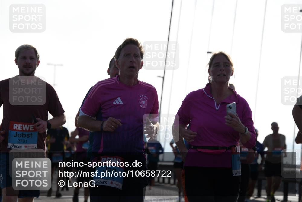 03.10.2026 - Köhlbrandbrückenlauf LenaG. http://msf.ph/oto/10658722 03.10.2026 09:30:00 Position 1 2791, 1156, 0 meine-sportfotos.de