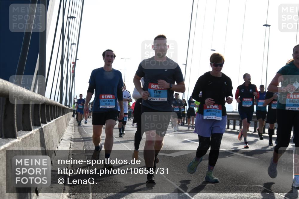 03.10.2026 - Köhlbrandbrückenlauf LenaG. http://msf.ph/oto/10658731 03.10.2026 09:30:11 Position 1 1836, 2205, 2666, 2654 meine-sportfotos.de