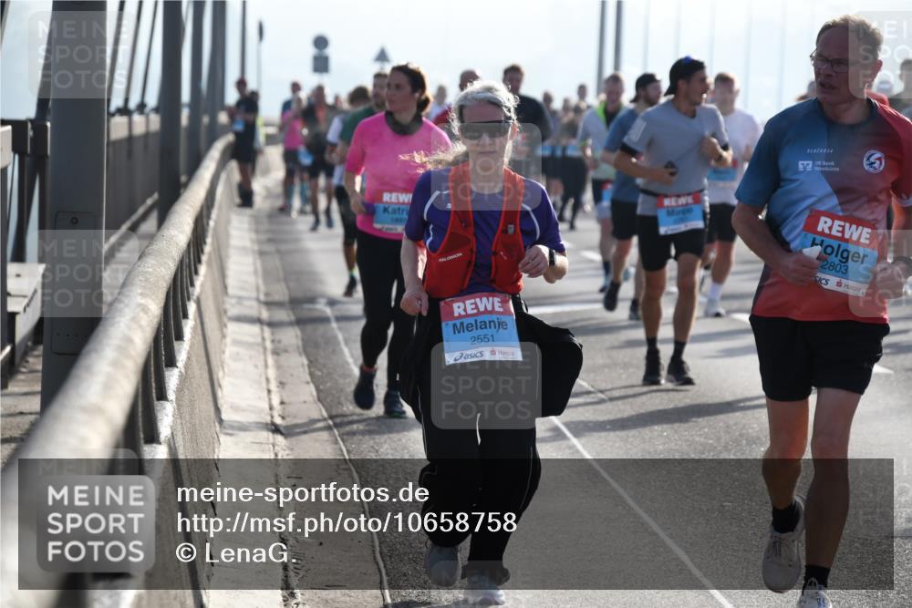 03.10.2026 - Köhlbrandbrückenlauf LenaG. http://msf.ph/oto/10658758 03.10.2026 09:30:29 Position 1 2551, 2803 meine-sportfotos.de