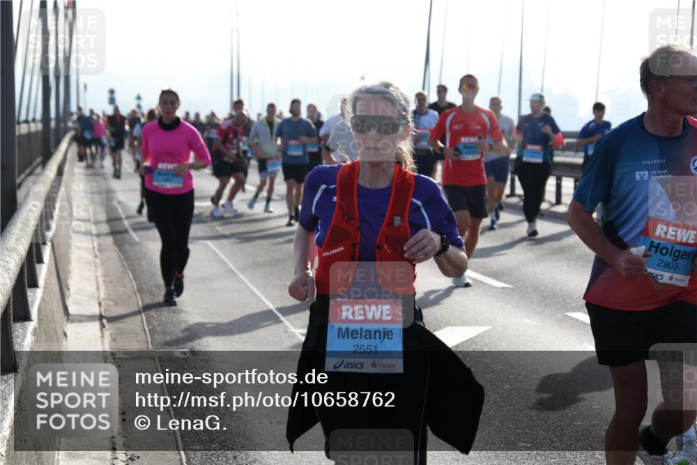 03.10.2026 - Köhlbrandbrückenlauf LenaG. http://msf.ph/oto/10658762 03.10.2026 09:30:32 Position 1 2551, 2803 meine-sportfotos.de