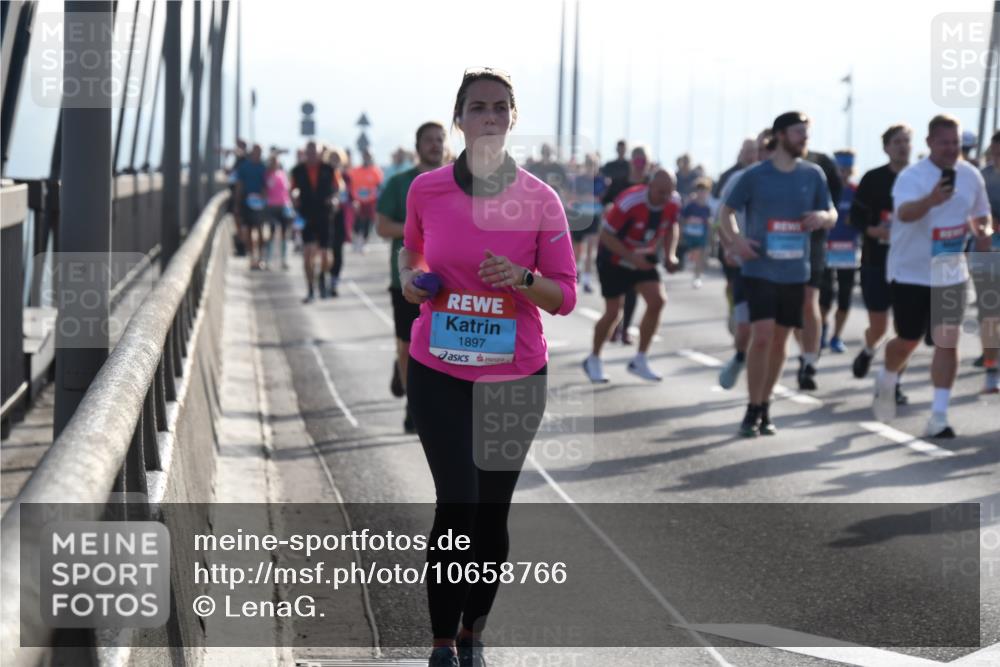 03.10.2026 - Köhlbrandbrückenlauf LenaG. http://msf.ph/oto/10658766 03.10.2026 09:30:34 Position 1 1897 meine-sportfotos.de