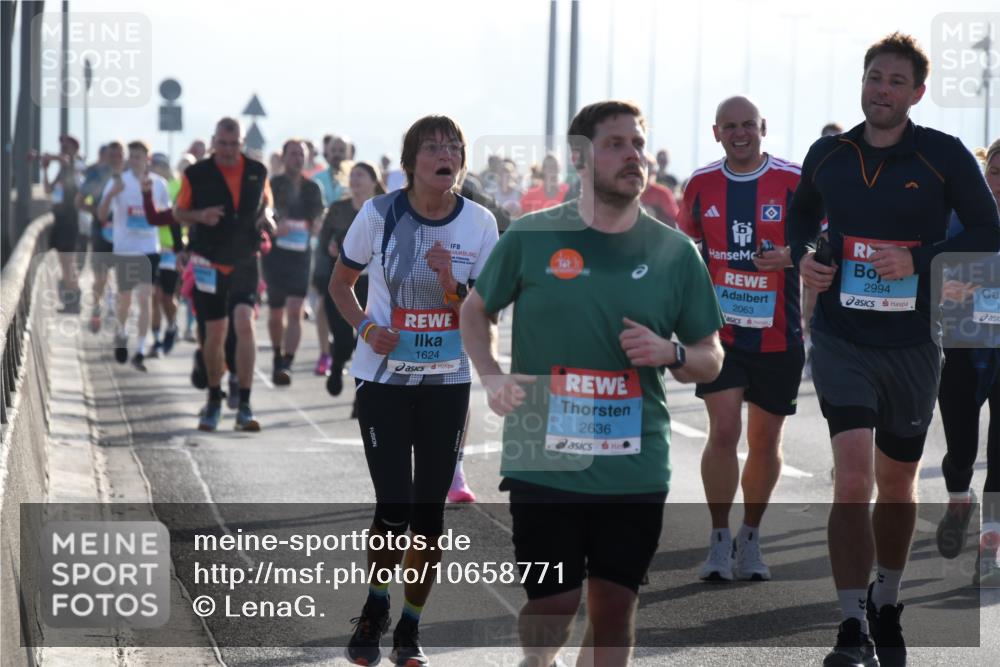 03.10.2026 - Köhlbrandbrückenlauf LenaG. http://msf.ph/oto/10658771 03.10.2026 09:30:38 Position 1 1624, 2636, 2063, 2994 meine-sportfotos.de