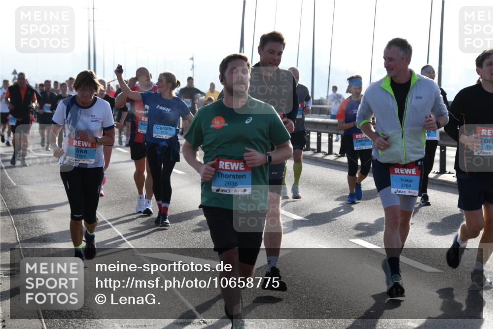 03.10.2026 - Köhlbrandbrückenlauf LenaG. http://msf.ph/oto/10658775 03.10.2026 09:30:42 Position 1 1624, 1678, 2636, 3764, 108 meine-sportfotos.de