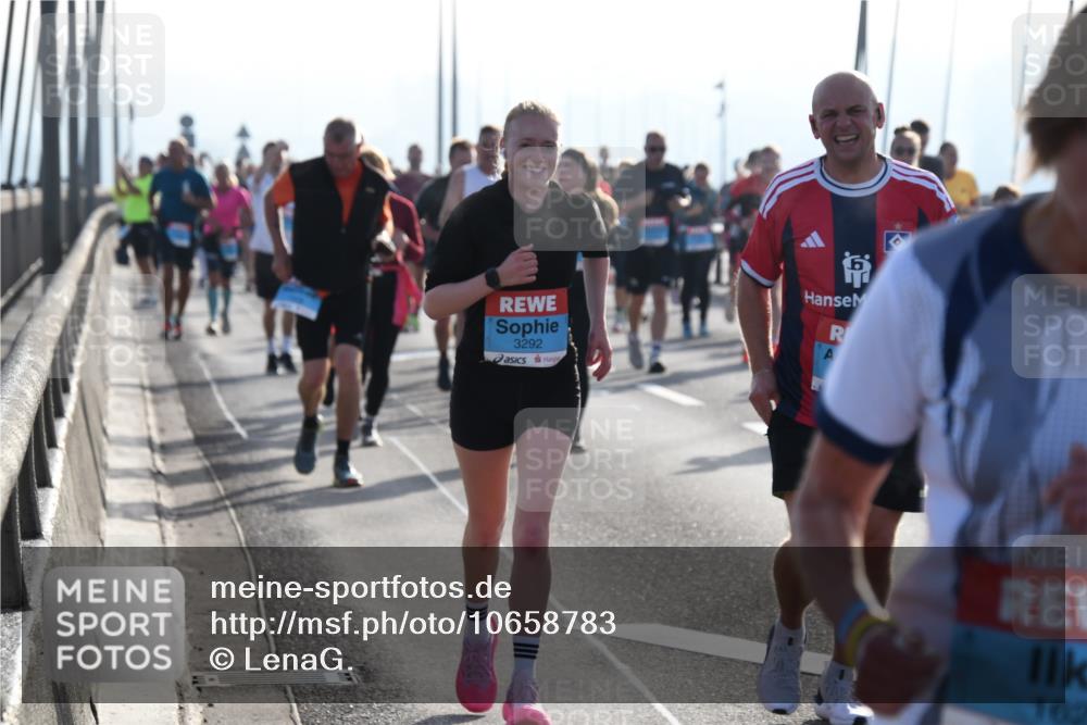 03.10.2026 - Köhlbrandbrückenlauf LenaG. http://msf.ph/oto/10658783 03.10.2026 09:30:46 Position 1 3292, 162 meine-sportfotos.de