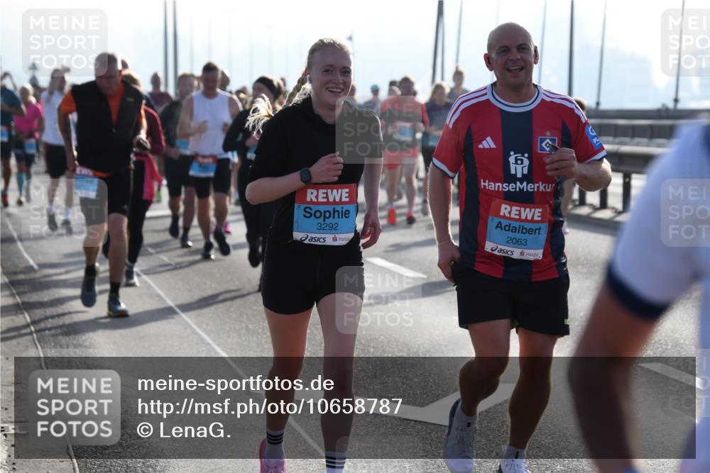 03.10.2026 - Köhlbrandbrückenlauf LenaG. http://msf.ph/oto/10658787 03.10.2026 09:30:47 Position 1 3292, 2063 meine-sportfotos.de