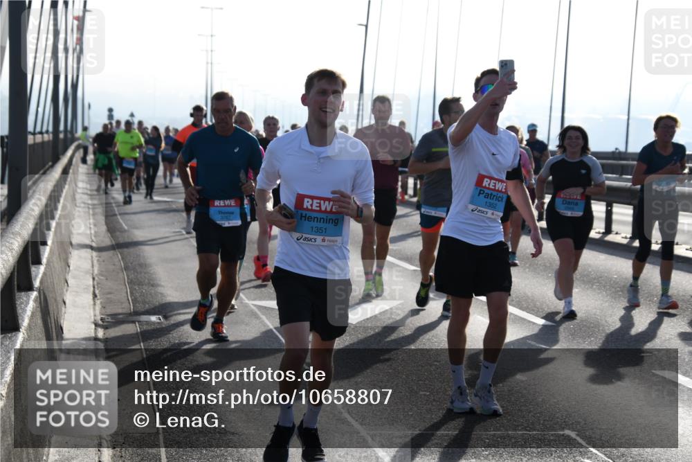 03.10.2026 - Köhlbrandbrückenlauf LenaG. http://msf.ph/oto/10658807 03.10.2026 09:30:59 Position 1 3767, 1351, 1352 meine-sportfotos.de