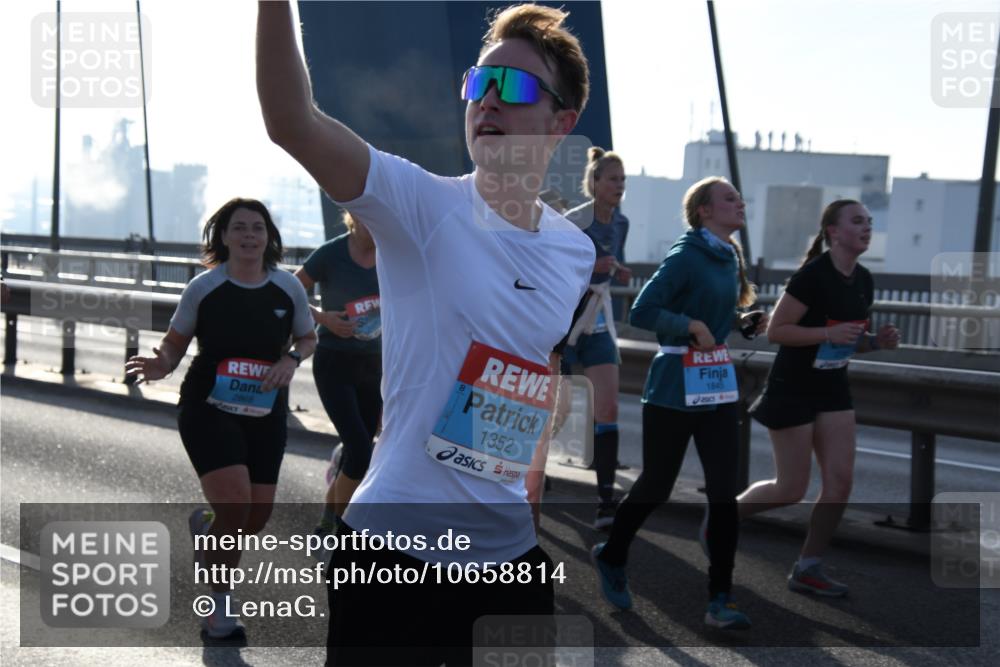 03.10.2026 - Köhlbrandbrückenlauf LenaG. http://msf.ph/oto/10658814 03.10.2026 09:31:02 Position 1 2868, 1352, 1845 meine-sportfotos.de