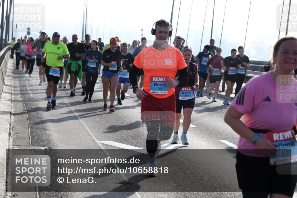 03.10.2026 - Köhlbrandbrückenlauf LenaG. http://msf.ph/oto/10658818 03.10.2026 09:31:05 Position 1 1769, 2923, 2725 meine-sportfotos.de