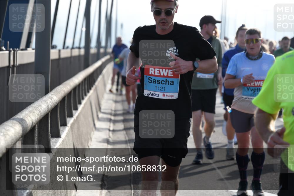 03.10.2026 - Köhlbrandbrückenlauf LenaG. http://msf.ph/oto/10658832 03.10.2026 09:31:12 Position 1 1121, 2910 meine-sportfotos.de