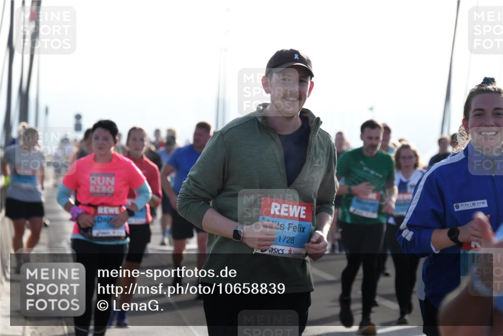 03.10.2026 - Köhlbrandbrückenlauf LenaG. http://msf.ph/oto/10658839 03.10.2026 09:31:17 Position 1 2, 1728 meine-sportfotos.de