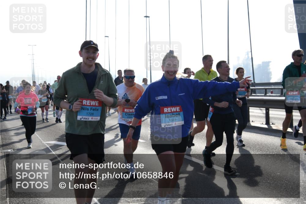 03.10.2026 - Köhlbrandbrückenlauf LenaG. http://msf.ph/oto/10658846 03.10.2026 09:31:18 Position 1 1728, 2064, 1345 meine-sportfotos.de