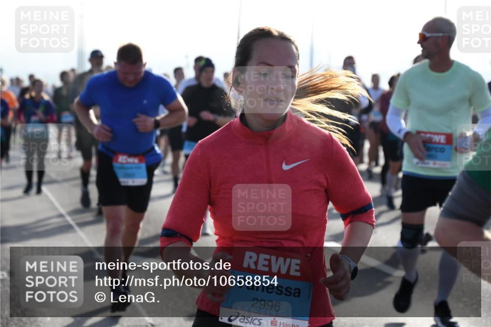 03.10.2026 - Köhlbrandbrückenlauf LenaG. http://msf.ph/oto/10658854 03.10.2026 09:31:24 Position 1 2996, 1900 meine-sportfotos.de