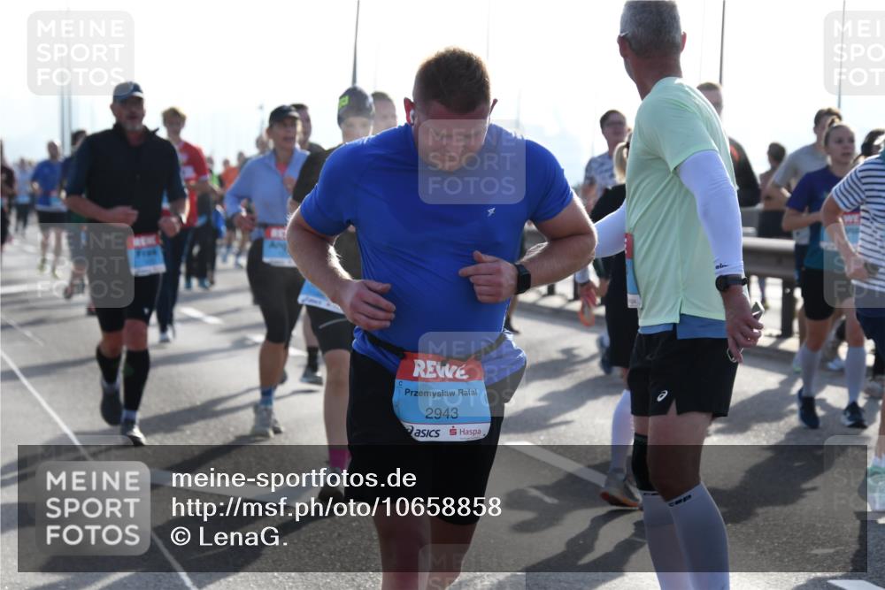 03.10.2026 - Köhlbrandbrückenlauf LenaG. http://msf.ph/oto/10658858 03.10.2026 09:31:25 Position 1 2943 meine-sportfotos.de