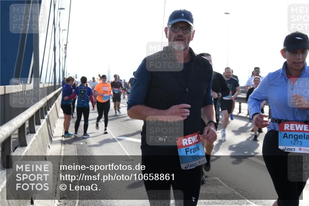 03.10.2026 - Köhlbrandbrückenlauf LenaG. http://msf.ph/oto/10658861 03.10.2026 09:31:30 Position 1 1, 1274, 1273 meine-sportfotos.de