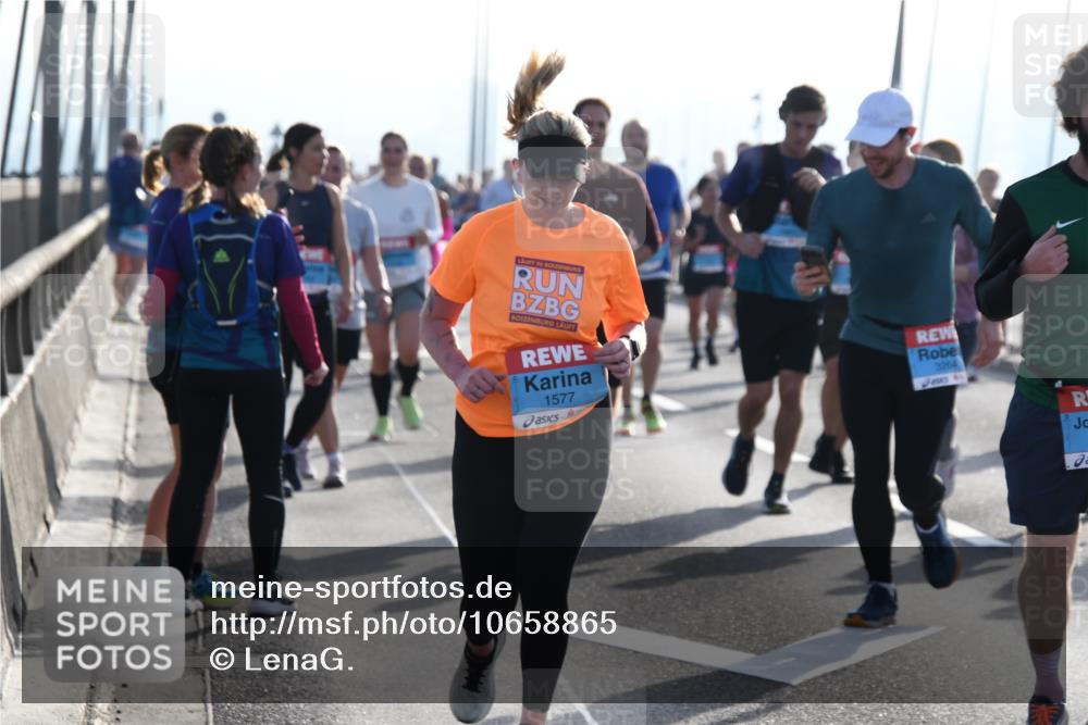 03.10.2026 - Köhlbrandbrückenlauf LenaG. http://msf.ph/oto/10658865 03.10.2026 09:31:33 Position 1 1577, 3264, 6 meine-sportfotos.de