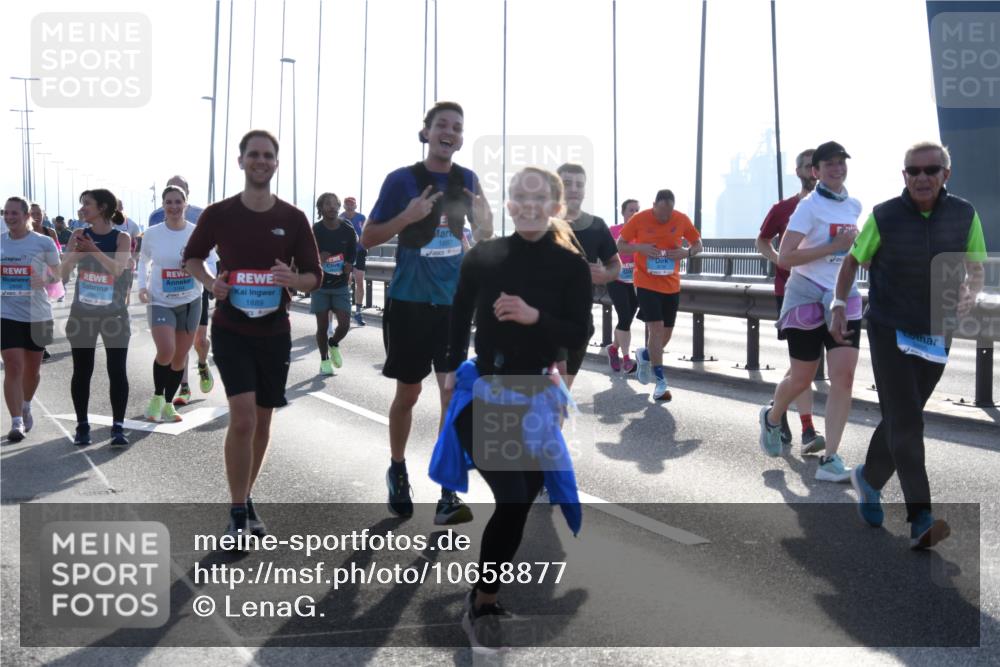 03.10.2026 - Köhlbrandbrückenlauf LenaG. http://msf.ph/oto/10658877 03.10.2026 09:31:38 Position 1 1889, 1887 meine-sportfotos.de