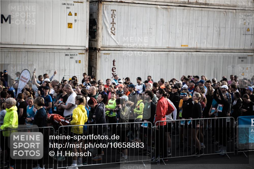 03.10.2026 - Köhlbrandbrückenlauf H.Heesch http://msf.ph/oto/10658883 03.10.2026 09:00:10 Ziel  meine-sportfotos.de