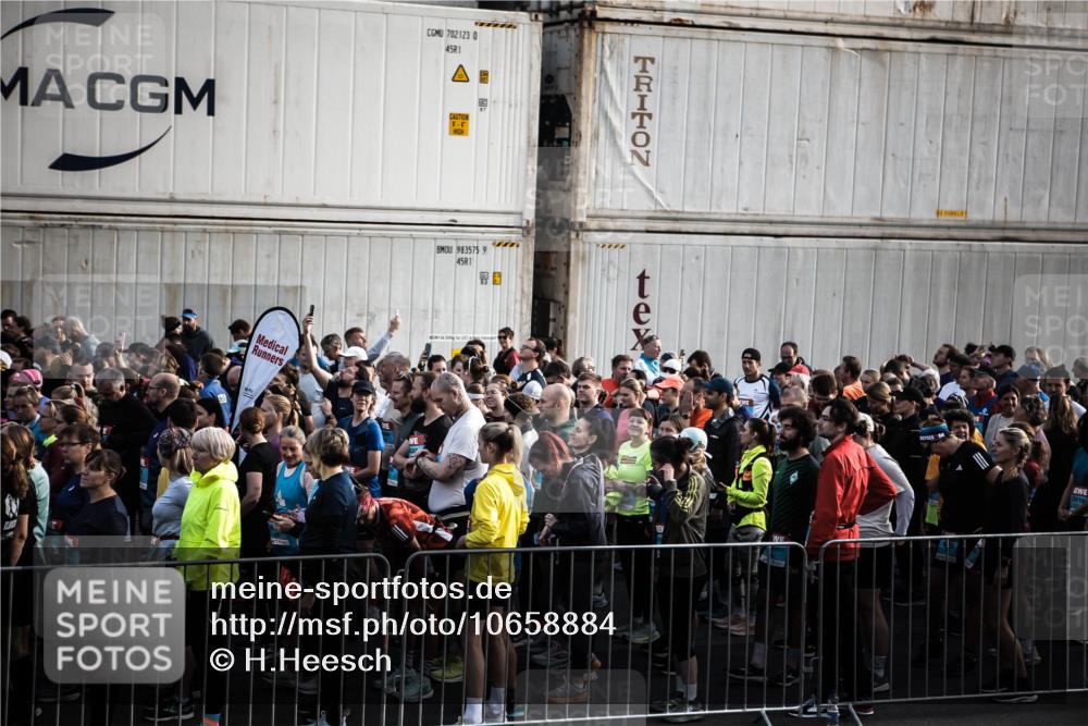 03.10.2026 - Köhlbrandbrückenlauf H.Heesch http://msf.ph/oto/10658884 03.10.2026 09:00:11 Ziel  meine-sportfotos.de