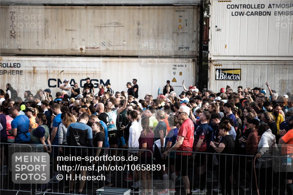03.10.2026 - Köhlbrandbrückenlauf H.Heesch http://msf.ph/oto/10658891 03.10.2026 09:00:12 Ziel  meine-sportfotos.de