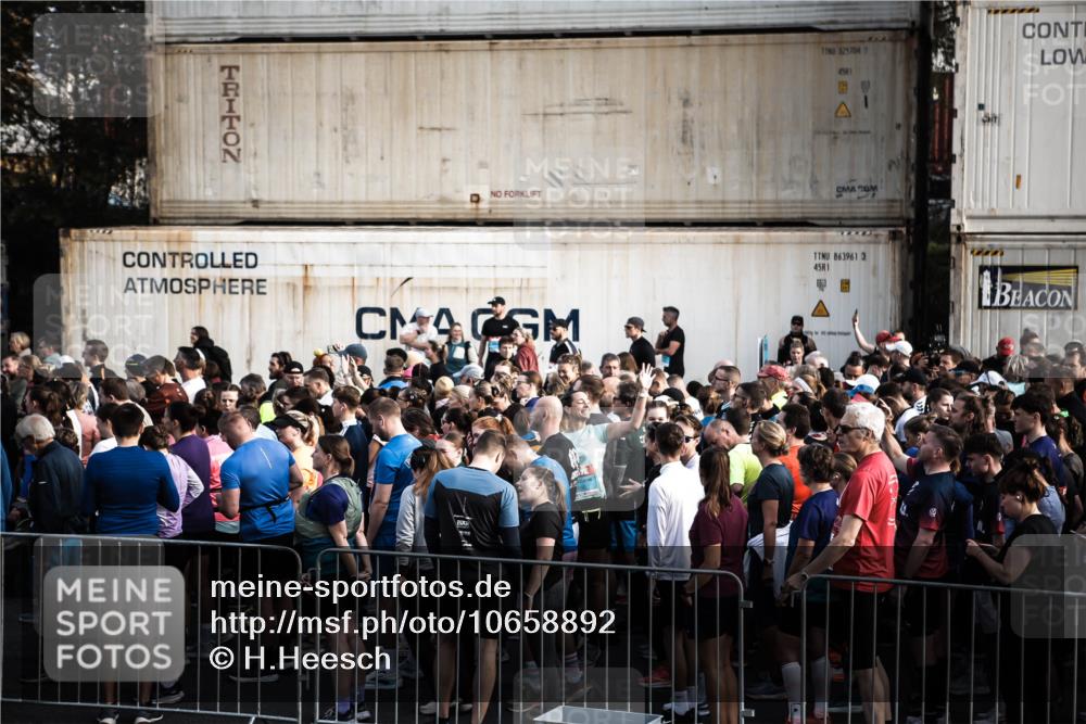 03.10.2026 - Köhlbrandbrückenlauf H.Heesch http://msf.ph/oto/10658892 03.10.2026 09:00:12 Ziel  meine-sportfotos.de