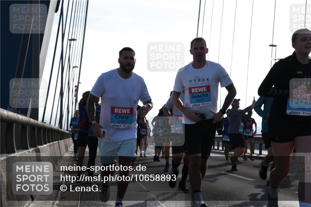 03.10.2026 - Köhlbrandbrückenlauf LenaG. http://msf.ph/oto/10658893 03.10.2026 09:31:55 Position 1 3142, 3050, 1905 meine-sportfotos.de