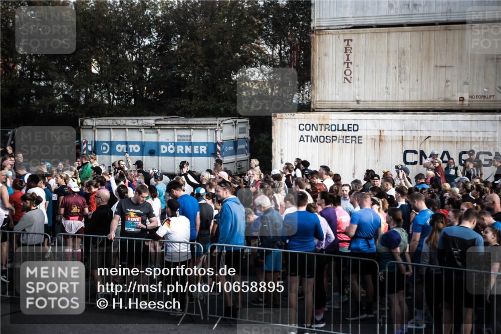 03.10.2026 - Köhlbrandbrückenlauf H.Heesch http://msf.ph/oto/10658895 03.10.2026 09:00:13 Ziel  meine-sportfotos.de