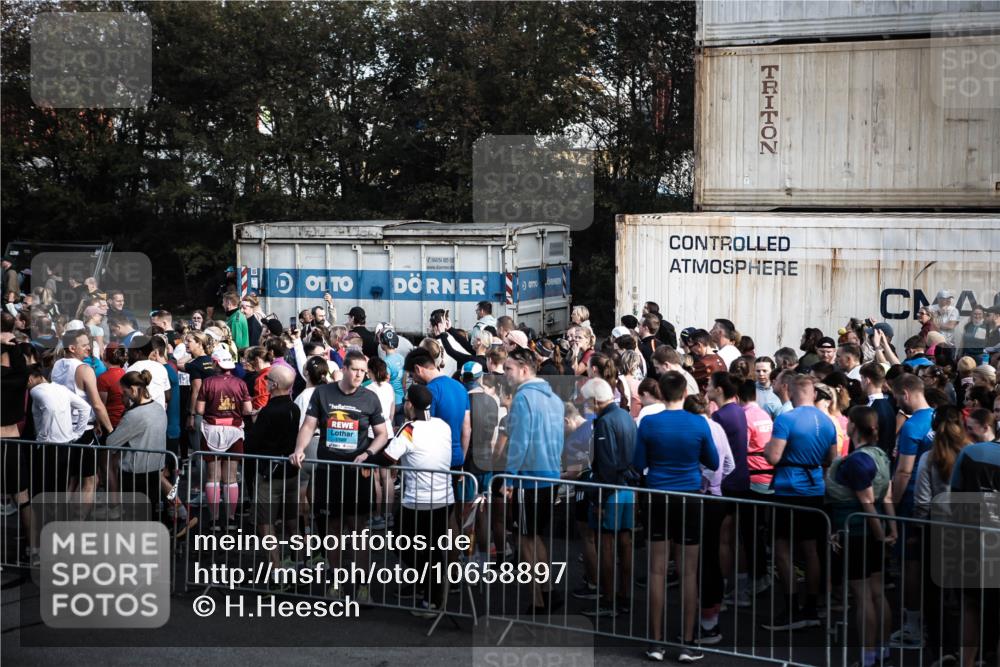03.10.2026 - Köhlbrandbrückenlauf H.Heesch http://msf.ph/oto/10658897 03.10.2026 09:00:13 Ziel  meine-sportfotos.de